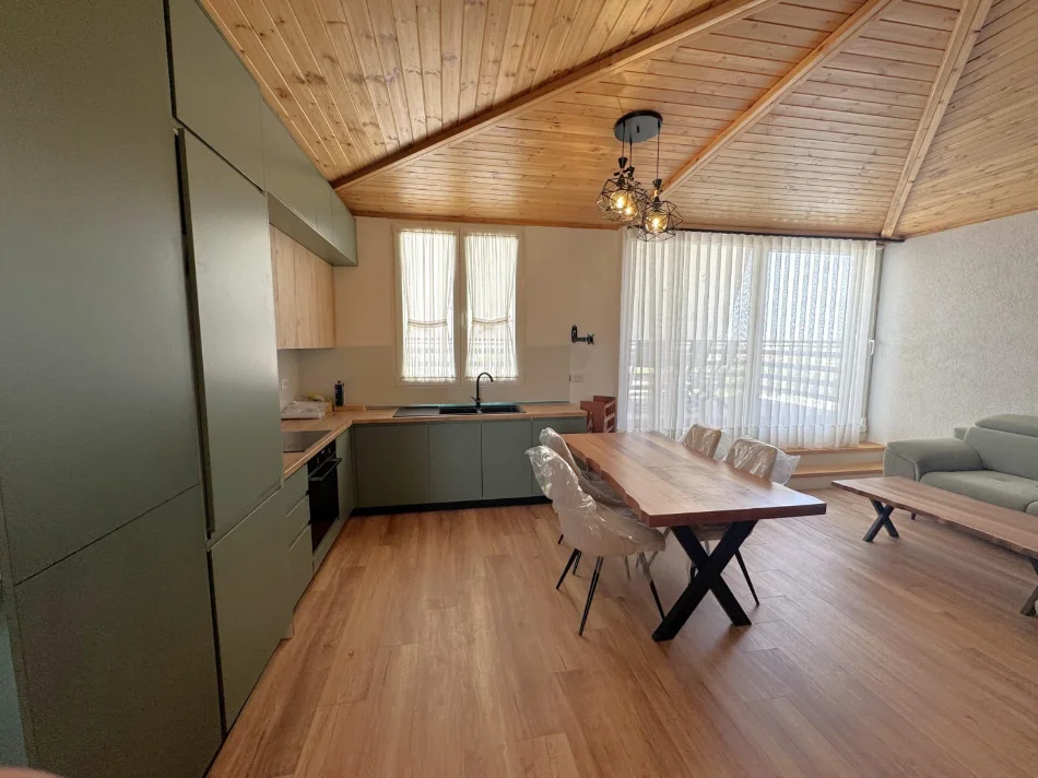 Tirane, jepet me qera apartament Dublex Kati 7, 120 m² 600 € (News 24)
