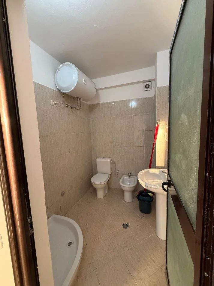 Tirane, jepet me qera apartament 1+1 Kati 7, 70 m² 450 € 