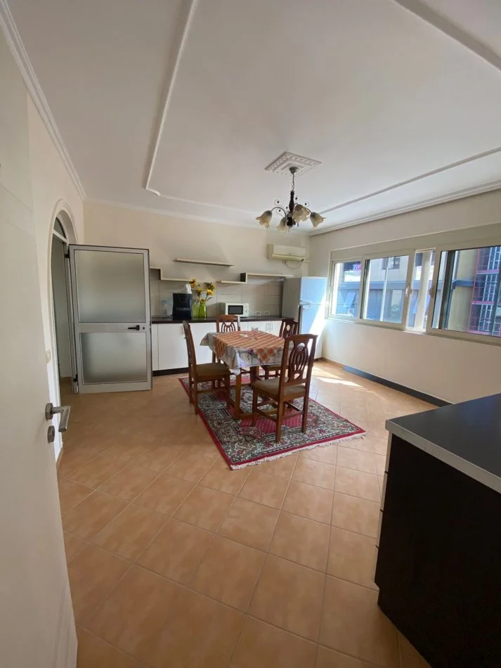 Tirane, jepet me qera apartament 2+1+Ballkon Kati 4, 130 m² 600 € 