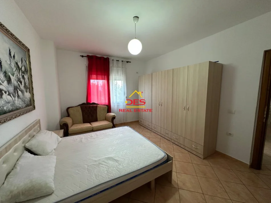 Vlore, jepet me qera apartament 1+1+Ballkon Kati 4, 70 m² 480 € (Rruga Kosova)