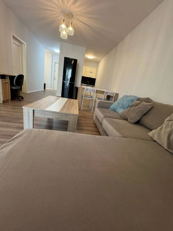 Tirane, jepet me qera apartament 2+1+Ballkon Kati 4, 100 m² 800 € (Liqenit Artificial Tirane)