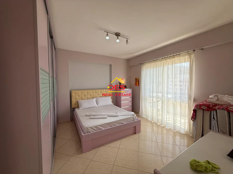 Vlore, jepet me qera apartament 1+1+Ballkon Kati 8, 70 m² 550 € (Rruga Çamëria)