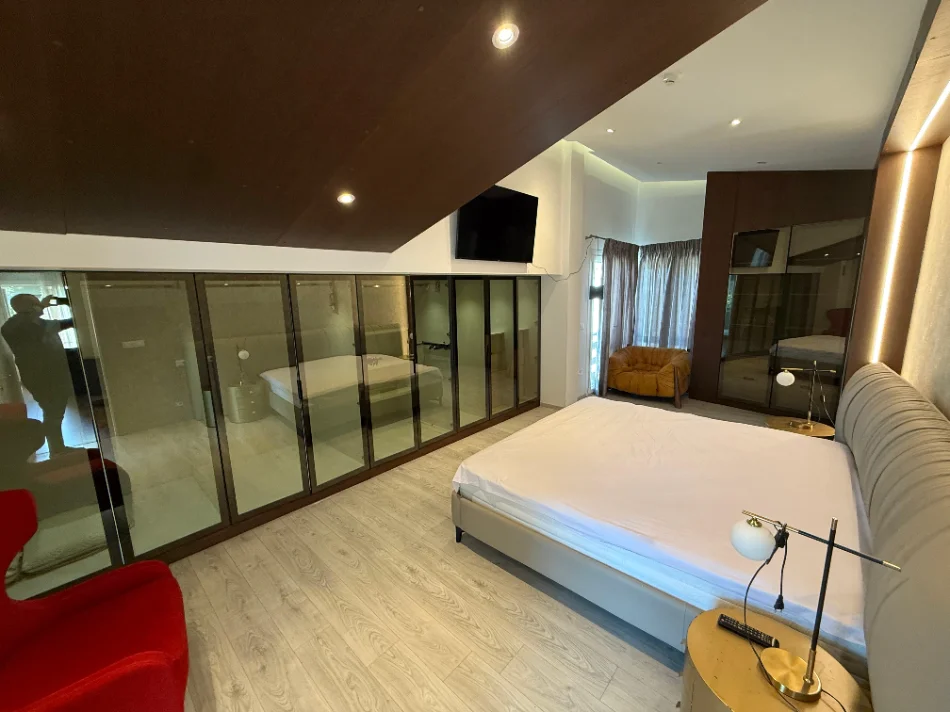 Tirane, jepet me qera Vile 3+1+Aneks+Ballkon Kati 3, 350 m² 3.500 € (Long Hill Residences)