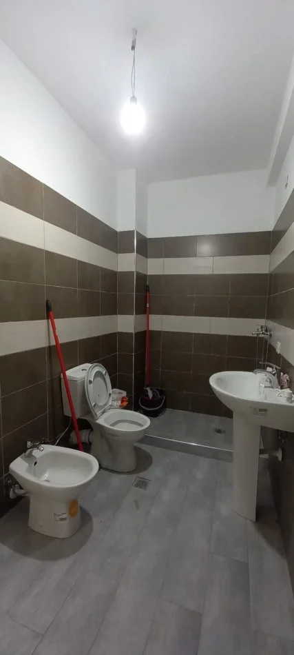 Tirane, shitet apartament 2+1 Kati 2, 118 m² 118.000 € (Hotel Gaxherri)