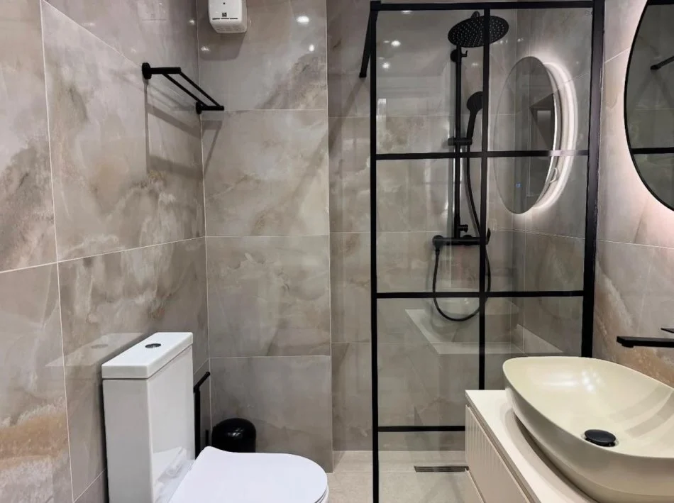 Tirane, jepet me qera apartament 2+1+Ballkon Kati 5, 77 m² 900 € (tek Selvia)