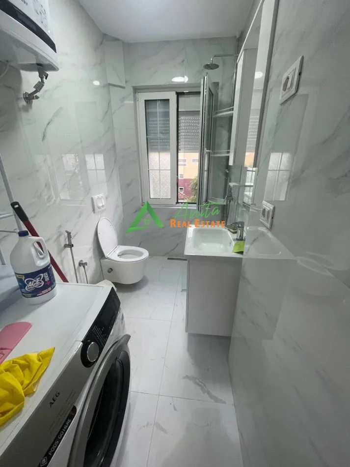 Tirane, jepet me qera apartament 1+1+Ballkon Kati 3, 64 m² (Rruga Bardhyl)