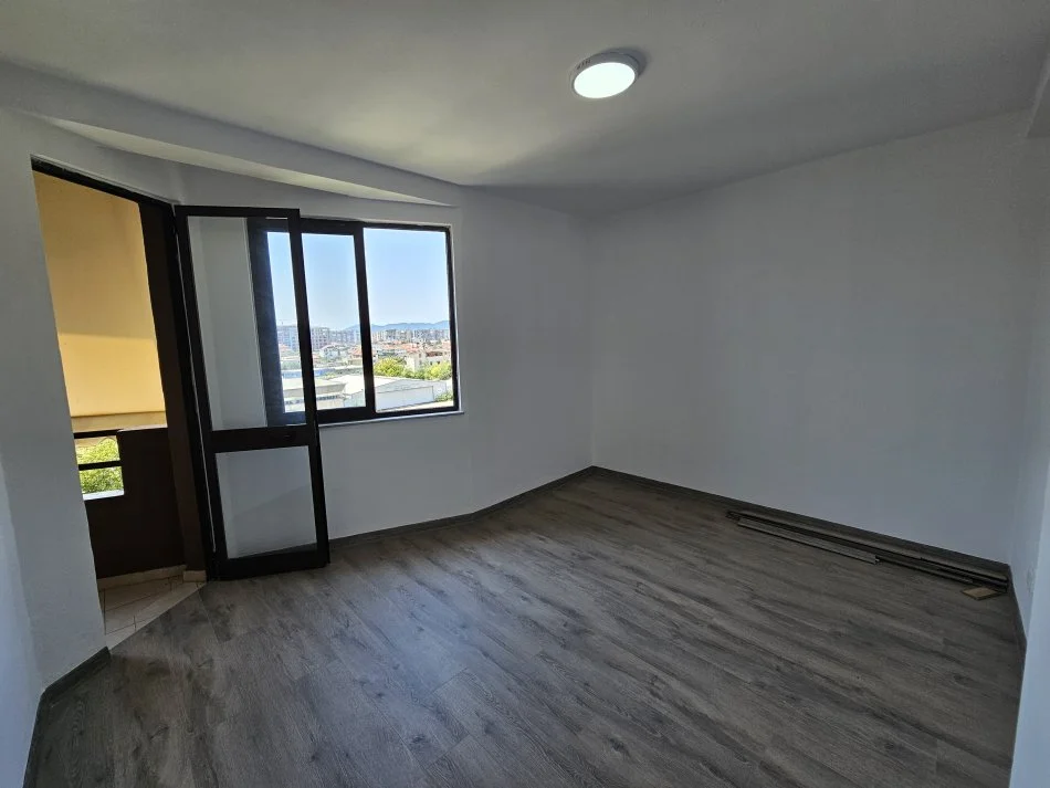 Tirane, shitet apartament 2+1+Ballkon Kati 6, 73 m² 123.000 € (Ish Fusha e avacionit)