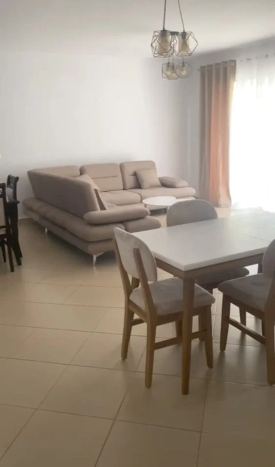 Tirane, jepet me qera apartament 2+1+Ballkon Kati 7, 120 m² 700 € (Rruga Zenel Baboçi)