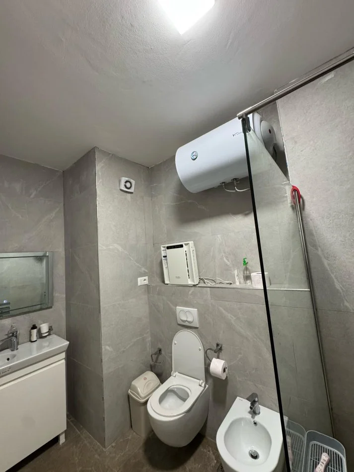 Tirane, jepet me qera apartament 2+1+Ballkon Kati 2, 88 m² 650 € 