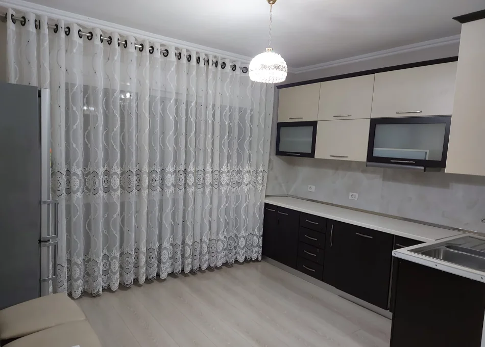 Tirane, shitet apartament 2+1+Ballkon Kati 4, 108 m² 195.000 € (Rruga 5 Maji – Pallatet Areela)