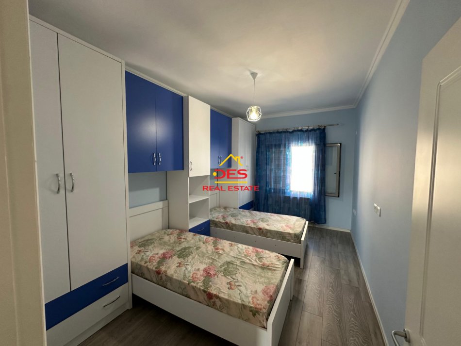 Vlore, jepet me qera apartament 2+1+Ballkon Kati 3, 100 m² 500 € (Rruga Gjergj Kastrioti)