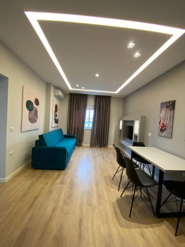 Tirane, jepet me qera apartament 2+1+BLK Kati 1, 85 m² 600 Euro (prane Konvikteve te Inxhinierise)