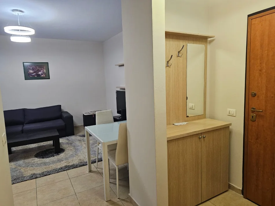 Tirane, jepet me qera apartament 2+1 Kati 1, 76 m² 550 € (5 Maj prane Concord Center)