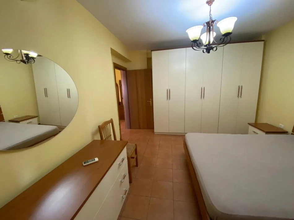 Tirane, jepet me qera apartament 1+1+Ballkon Kati 6, 75 m² 500 € (NDRE MJEDA)