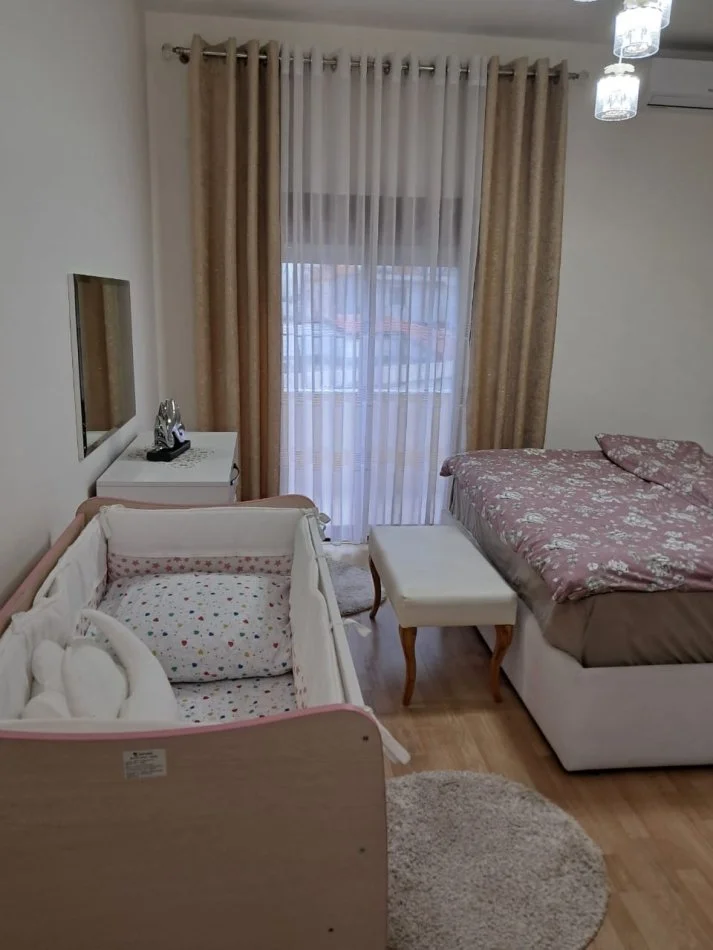 Tirane, jepet me qera Vile 2+1+Ballkon Kati 1, 100 m² 500 € (Hiqmet buzi)