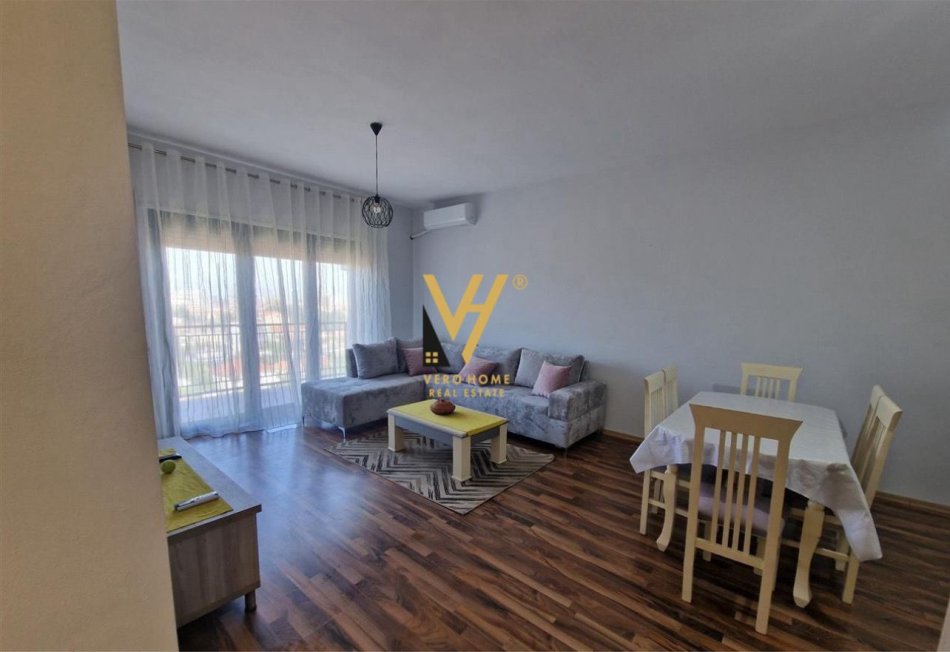 Tirane, jepet me qera apartament 2+1+Ballkon Kati 6, 95 m² 650 € (GREEN CITY)