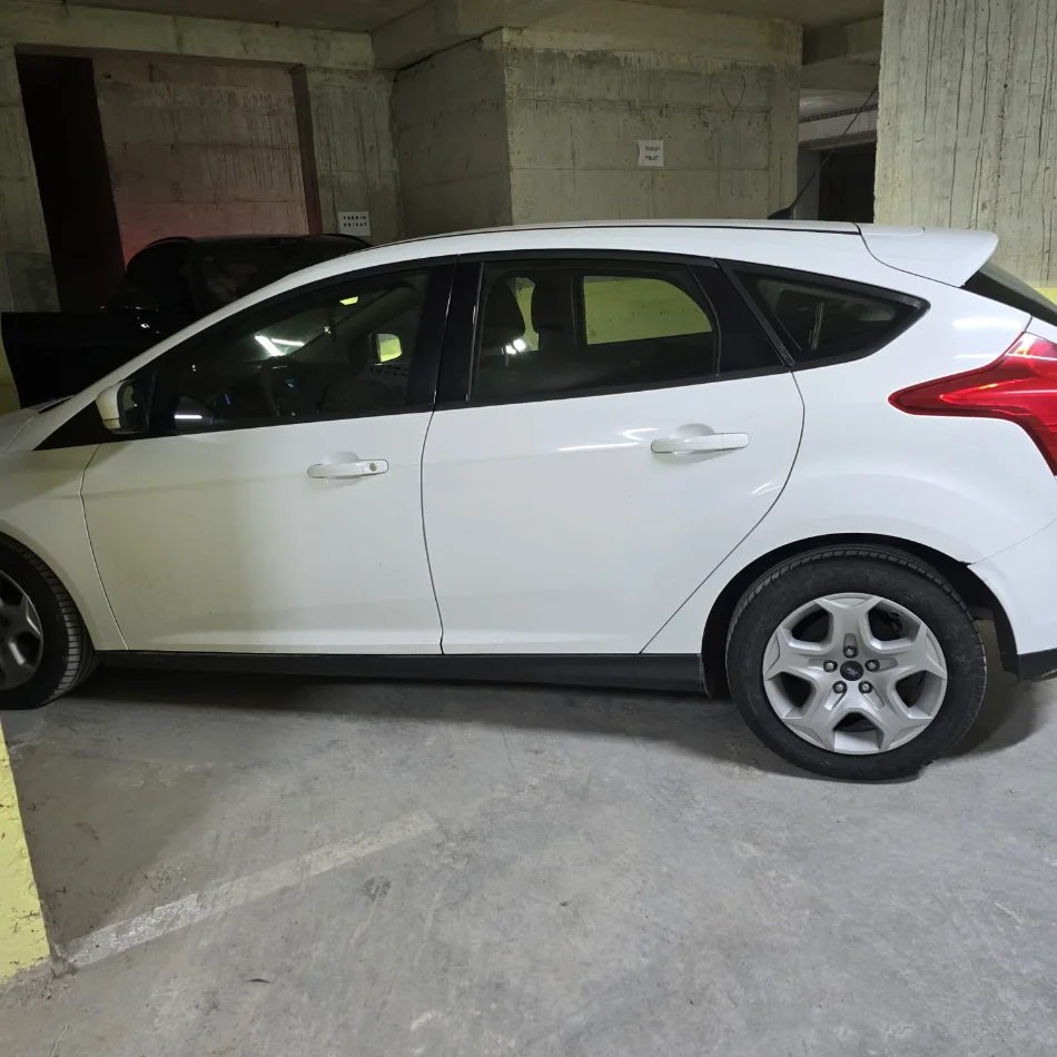 Tirane, shitet makine Nafte, e bardhë manuale 226.000 km 4.000 €