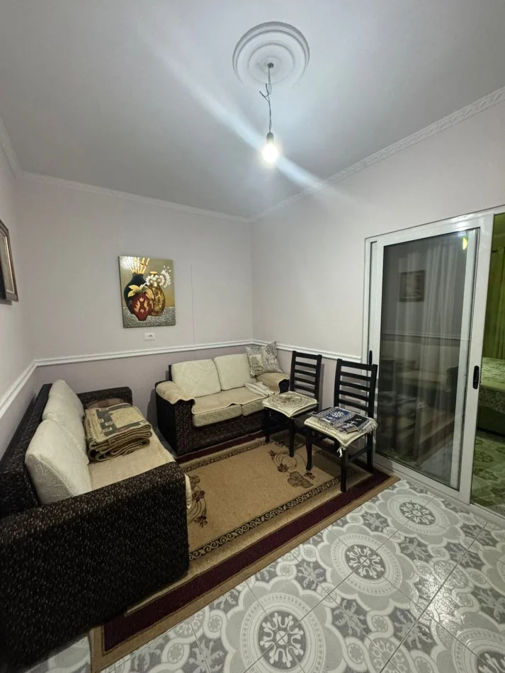 Tirane, jepet me qera shtepi 1+1+Ballkon Kati 1, 50 m² 350 € (Don Bosko)