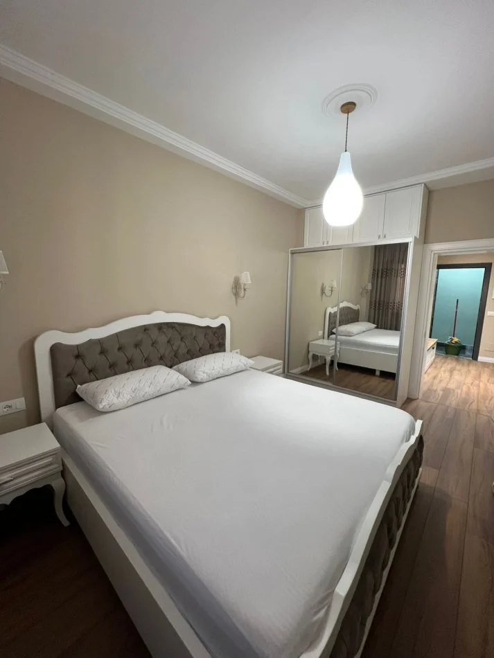 Tirane, jepet me qera apartament 1+1 Kati 5, 70 m² 600 € (rruga petro nini luarasi)