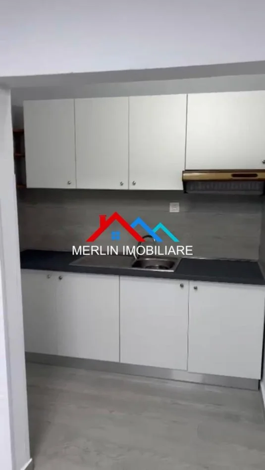 Tirane, jepet me qera zyre Kati 1, 100 m² 700 € (BULEVARDI GJERGJ FISHTA)