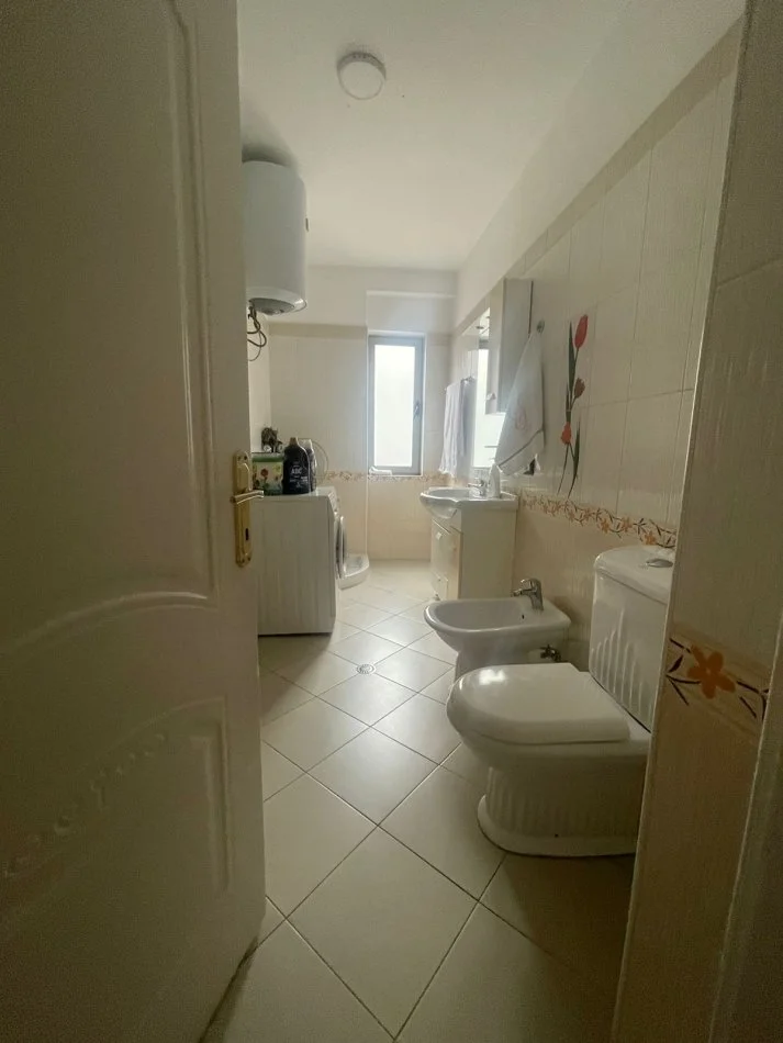 Shitet, Apartament 2+1+2, Tower Bridge,Kinostudio.