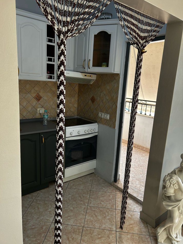 Tirane, jepet me qera apartament 2+1+Aneks Kati 6, 80 m² 420 € (laprake)