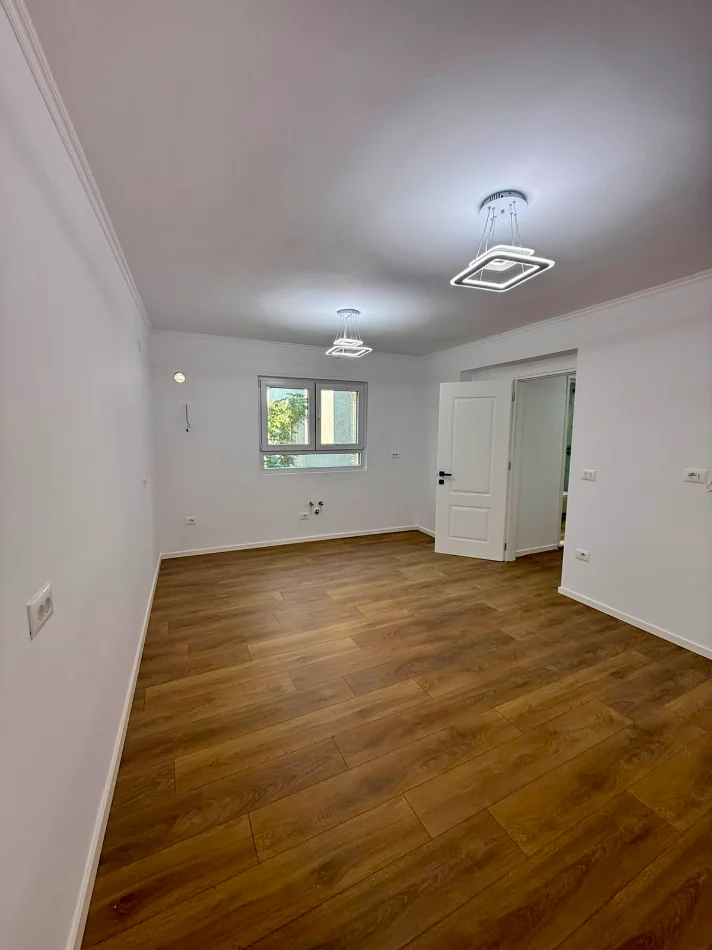 Tirane, shitet apartament 1+1+Aneks+Ballkon Kati 4, 53 m² 118.000 € (Xhamlliku te Shkolla Hasan Prishtina)