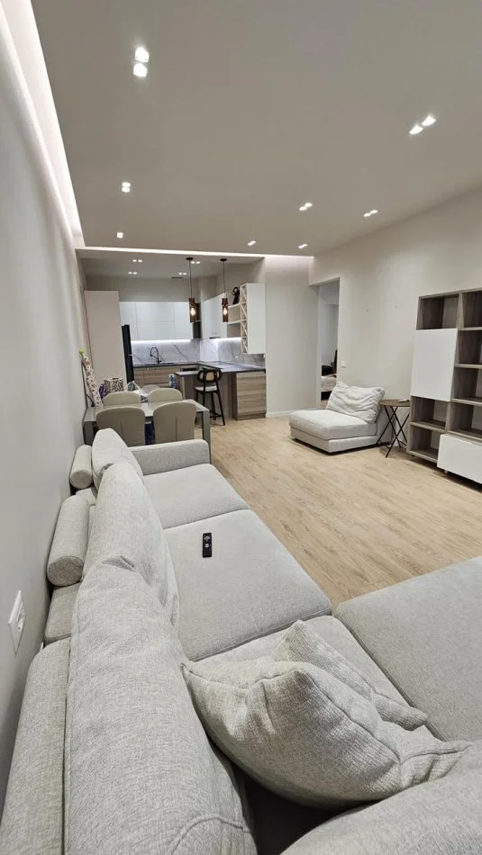 Tirane, shes apartament 3+1+Ballkon Kati 1, 117 m² 290.000 € (Liqeni i Thate)