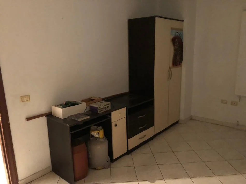 Tirane, jepet me qera apartament 2+1+Ballkon Kati 6, 110 m² 400 € (Rr.Dritan Hoxha Laprake te Intesa SanPaolo)
