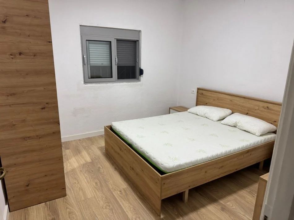 Tirane, jepet me qera apartament 1+1+Ballkon , 65 m² 400 € (Unaza e re)