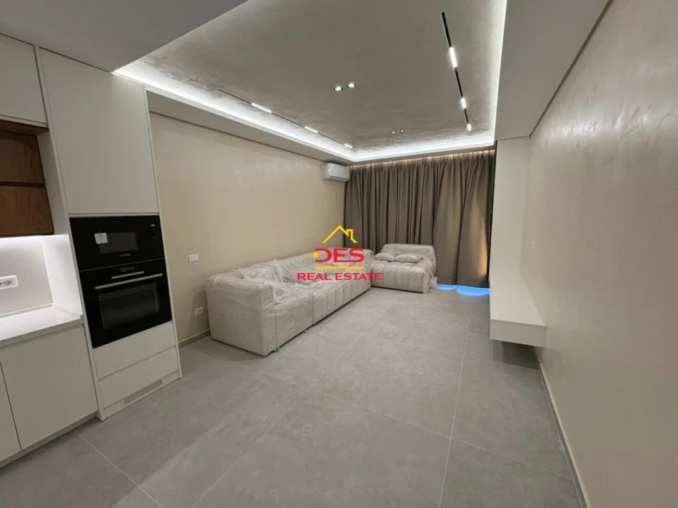 Vlore, jepet me qera apartament 2+1+Ballkon Kati 2, 100 m² 700 € (Rruga Sadik Zotaj)