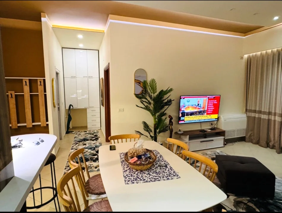 Tirane, jepet me qera 1+1 Kati 2, 70 m² 650 € 