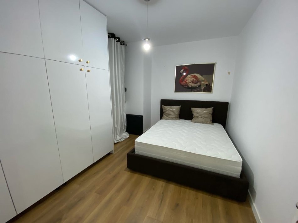 Tirane, jepet me qera apartament 2+1 Kati 7, 100 m² 1.000 € (Prane spar)