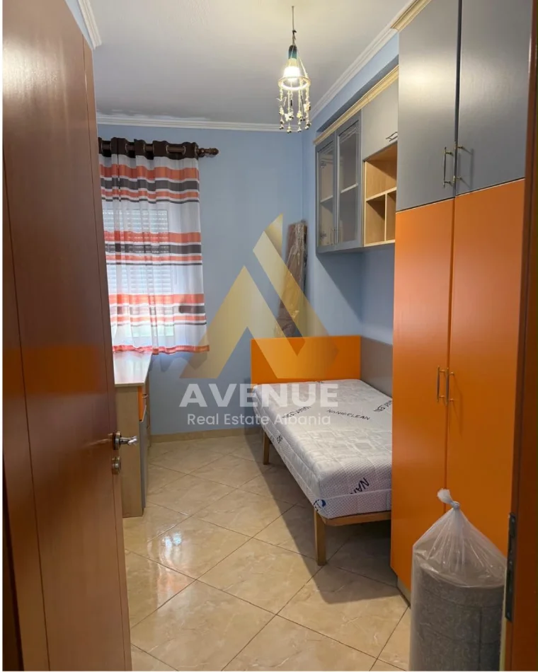 Tirane, jepet me qera apartament 2+1+Ballkon Kati 3, 67 m² 500 € (Bulevardi Bajram Curri)