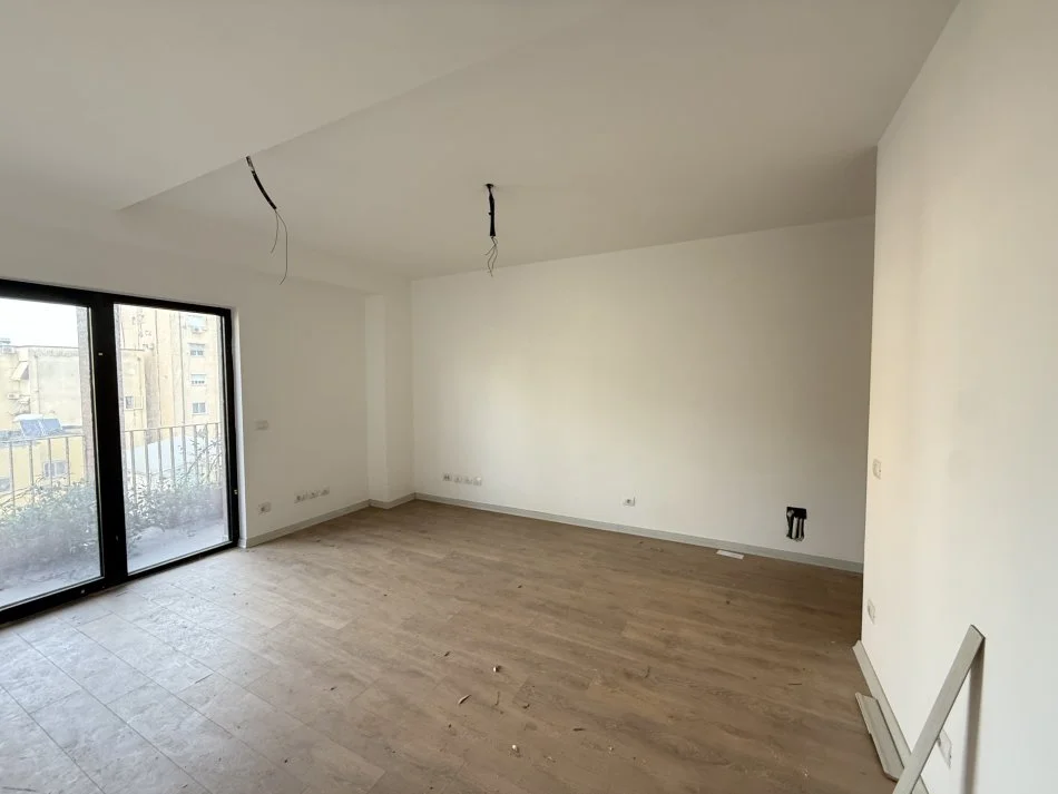 Tirane, jepet me qera zyre Kati 4, 117 m² 1.300 € (Tirana Garden Building)