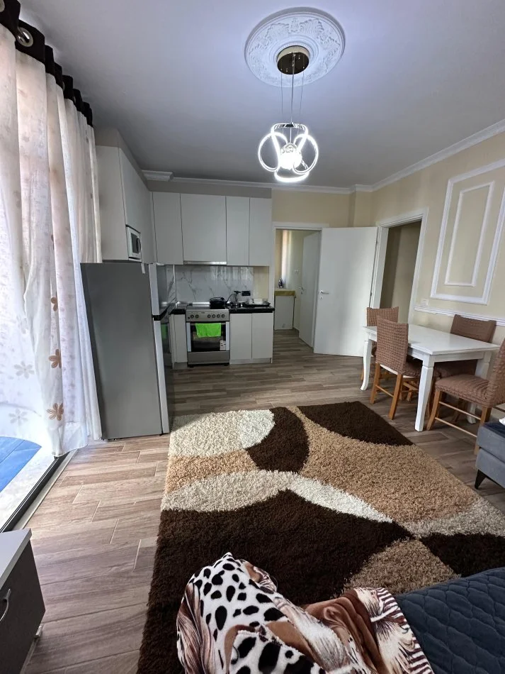 Tirane, jepet me qera apartament 2+1 Kati 2, 500 € (Tel Spitali Amerikan 2)