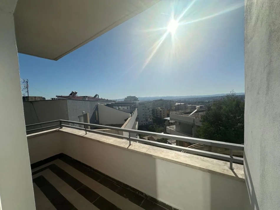 Tirane, shitet apartament 1+1+Aneks+Ballkon Kati 2, 60 m² 77.000 € (Fresku)