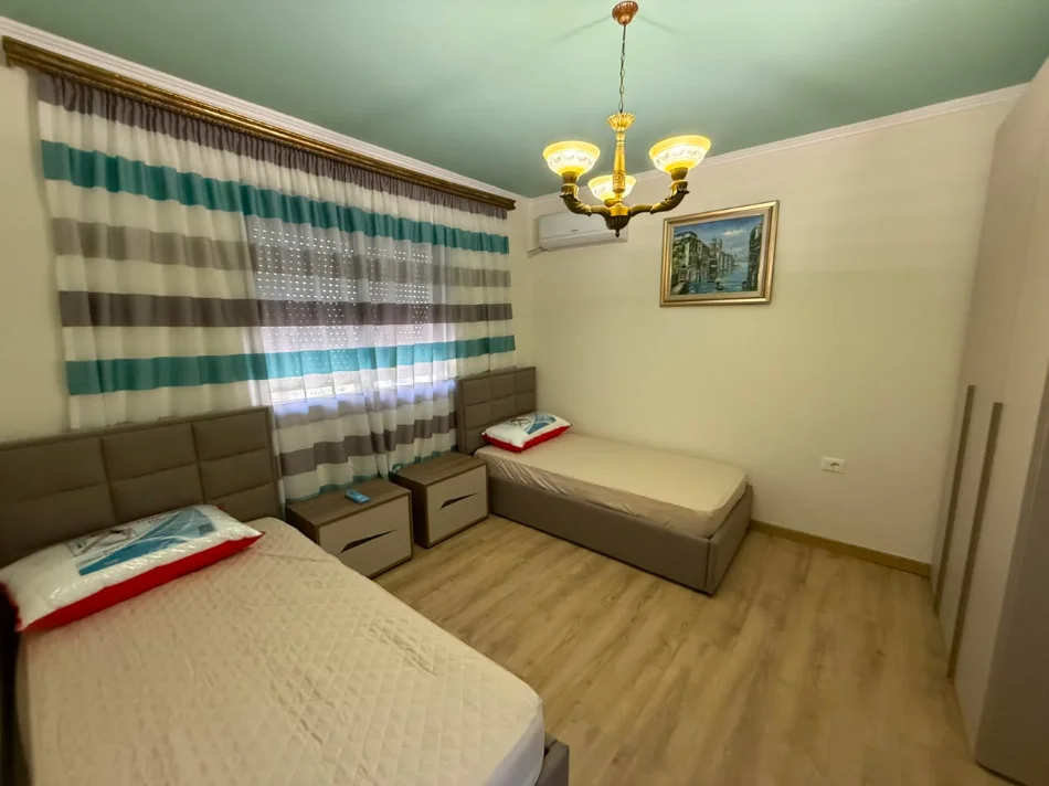 Tirane, jepet me qera apartament 2+1+Ballkon Kati 5, 90 m² 700 € (ali demi)