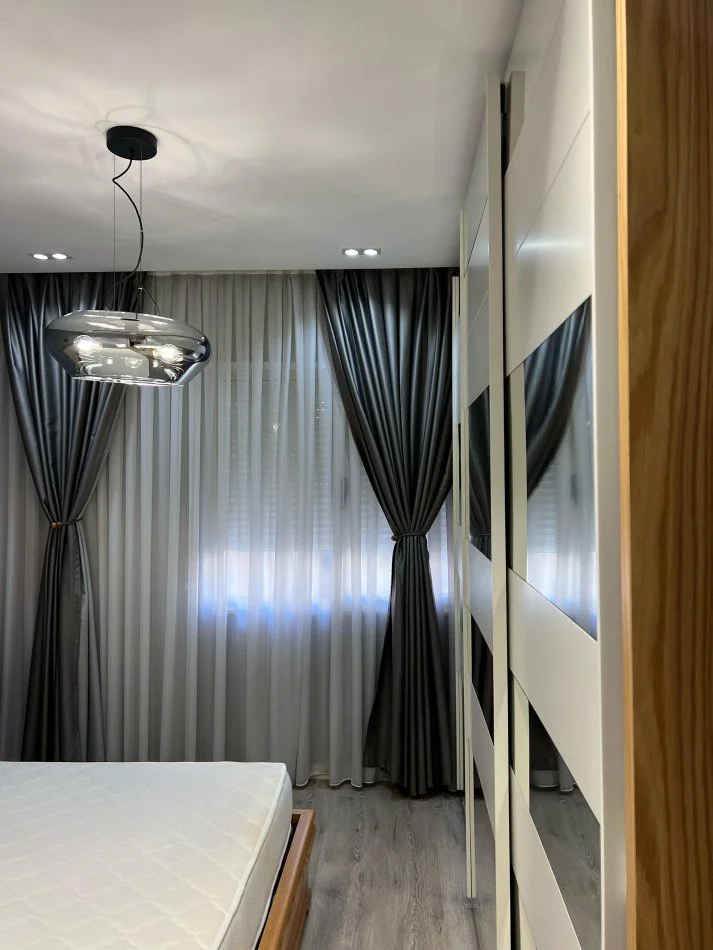 Tirane, jepet me qera apartament 2+1+Ballkon Kati 2, 100 m² 800 € (Don Bosko)