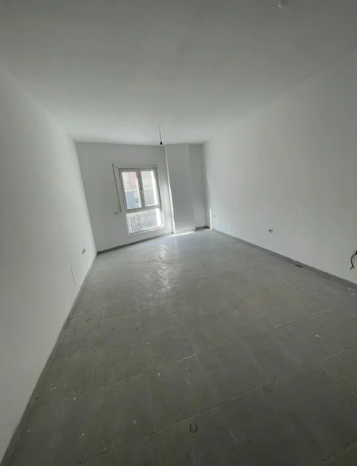 Tirane, shitet apartament 2+1 Kati 1, 91 m² 214.085 € (Rruga Barrikadave)