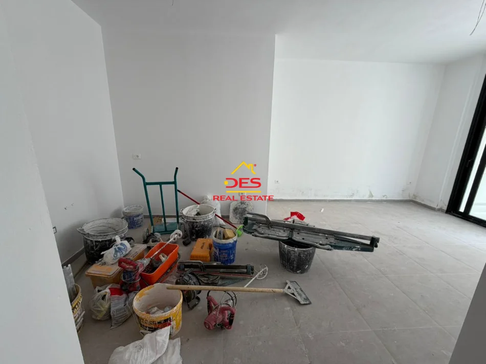 Vlore, shitet apartament 1+1+Ballkon Kati 1, 74 m² 198.030 € (Uji i Ftohtë)