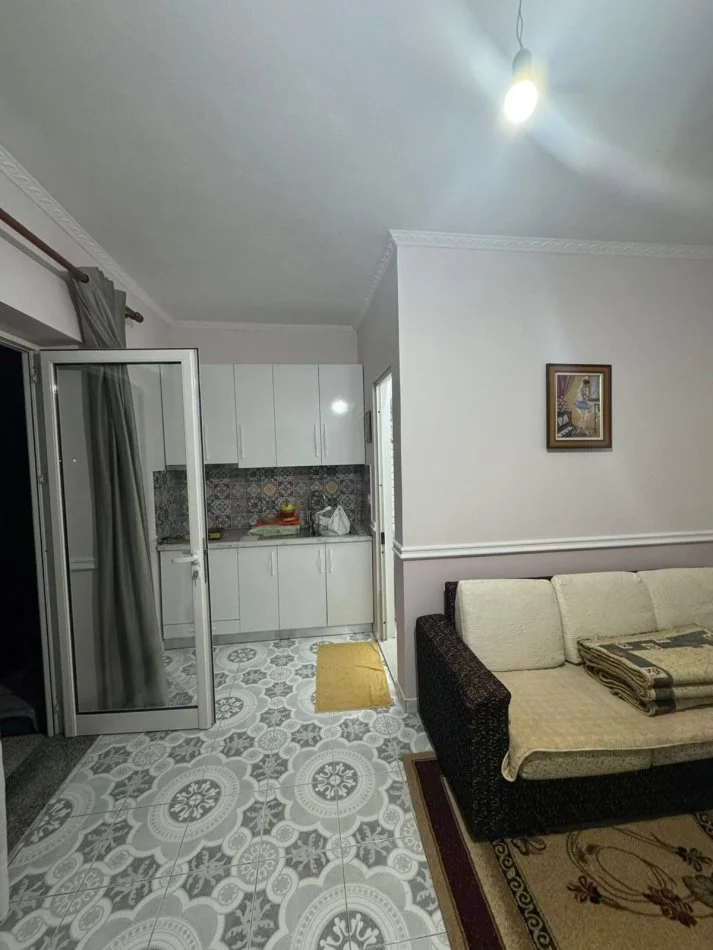 Tirane, jepet me qera shtepi 1+1+Ballkon Kati 1, 50 m² 350 € (Don Bosko)