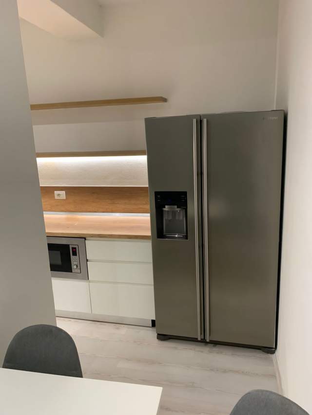 Tirane, jepet me qera apartament 2+1+BLK Kati 1, 90 m² 450 Euro (300 metra mbi Big Market)