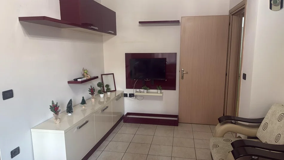 Tirane, jepet me qera apartament 2+1+Ballkon Kati 6, 90 m² 450 € (Rruga Mikel Maruli Astir)