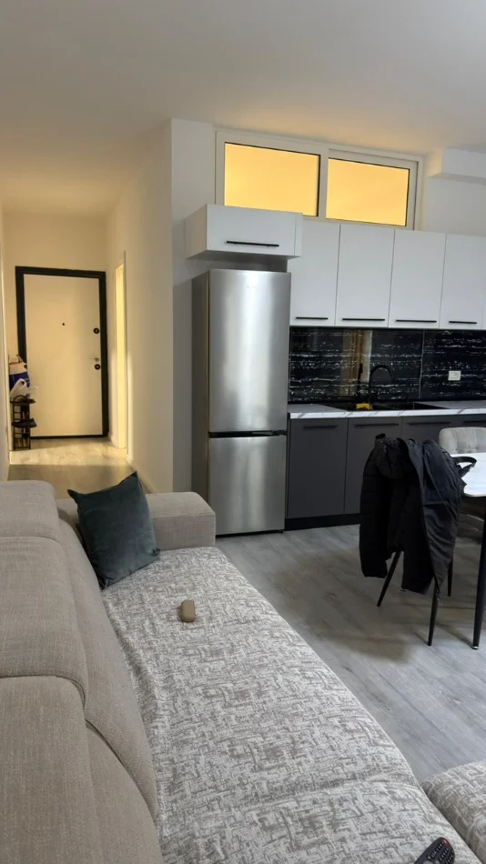 Tirane, jepet me qera apartament 2+1 Kati 3, 100 m² 700 € (Rruga 5 Maji)