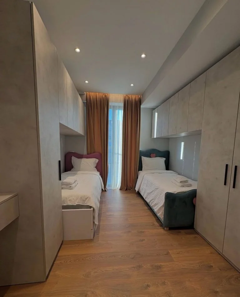 Tirane, jepet me qera apartament 3+1 Kati 5, 110 m² 1.600 € 