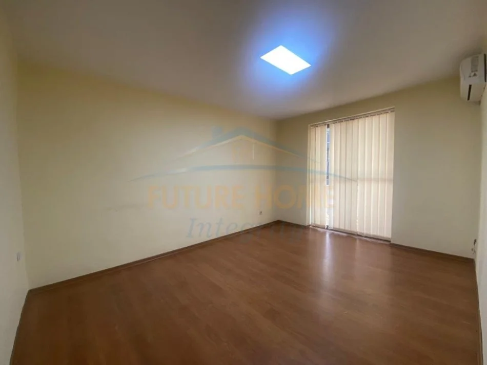 Qera, Apartament 2+1 për zyra, Blloku,800€