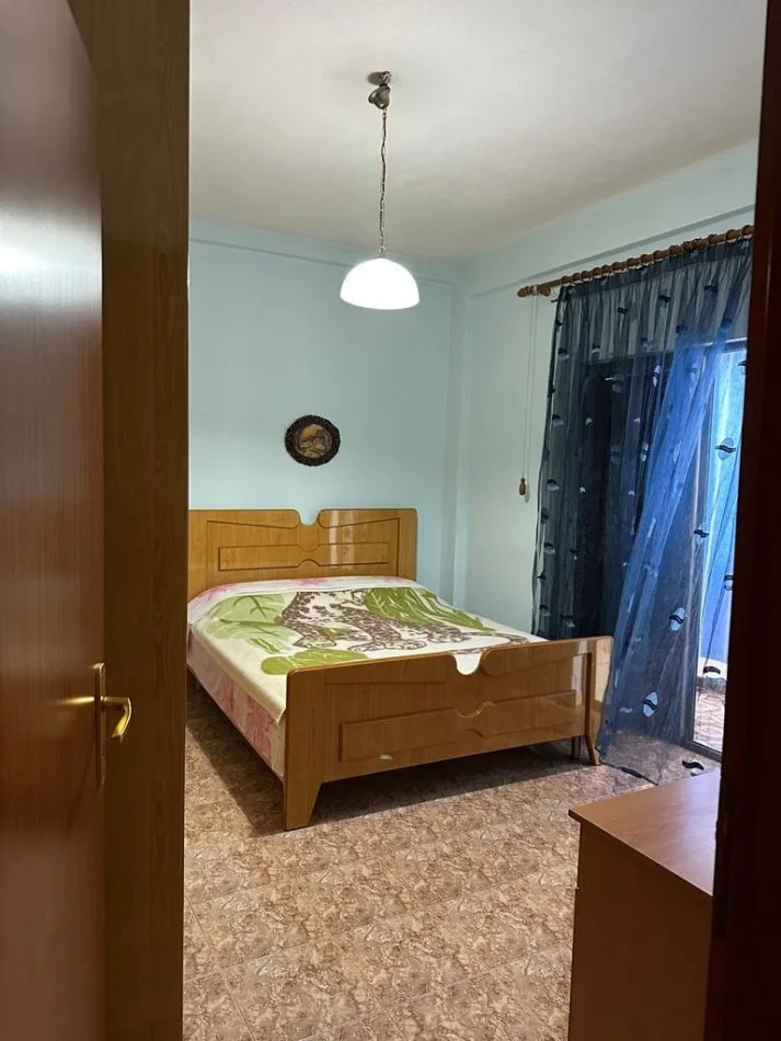 Tirane, jepet me qera apartament 3+1 Kati 2, 120 m² 600 € (RRUGA E KOSOVAREVE)