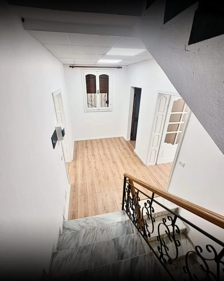 Tirane, jepet me qera apartament 5+1 Kati 1, 294 m² 1.200 € (Xhamllik, ish-profarma)