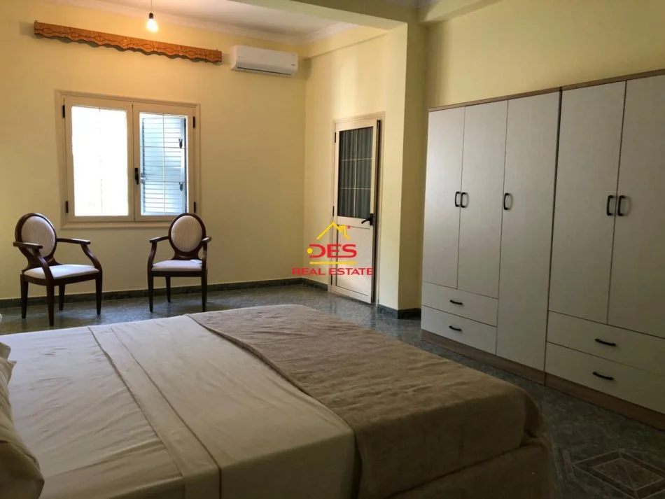 Vlore, jepet me qera shtepi 2+1+Ballkon Kati 2, 110 m² 400 € (Rruga Irfan Shehu)